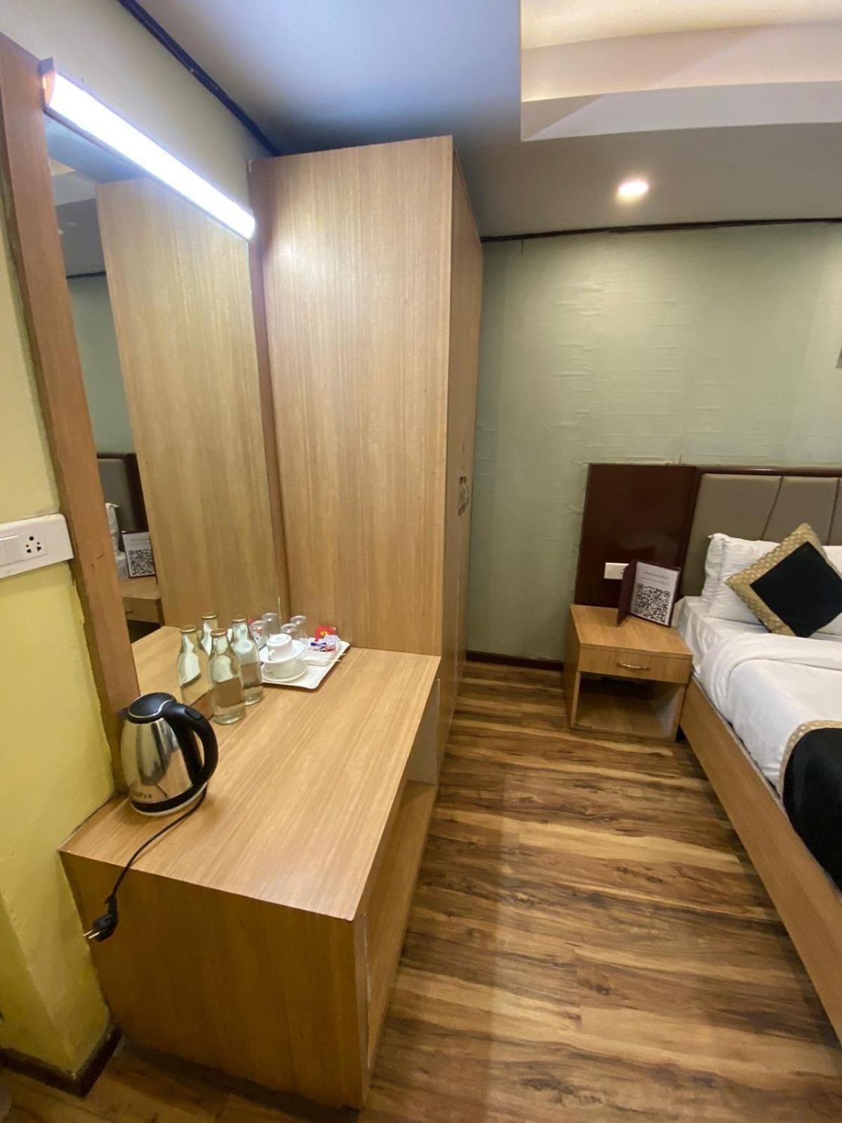 Hotel Golden Door Mathura Kültér fotó
