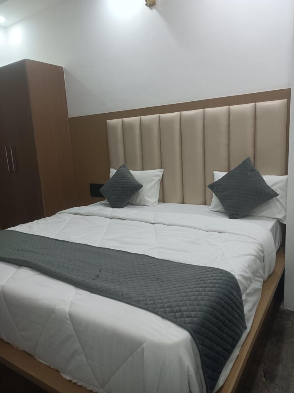Hotel Golden Door Mathura Kültér fotó