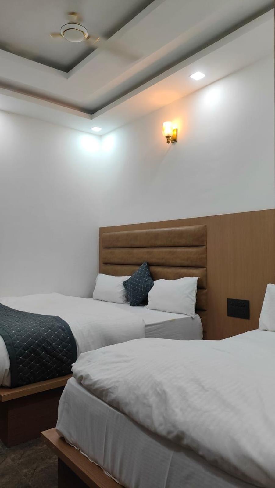 Hotel Golden Door Mathura Kültér fotó