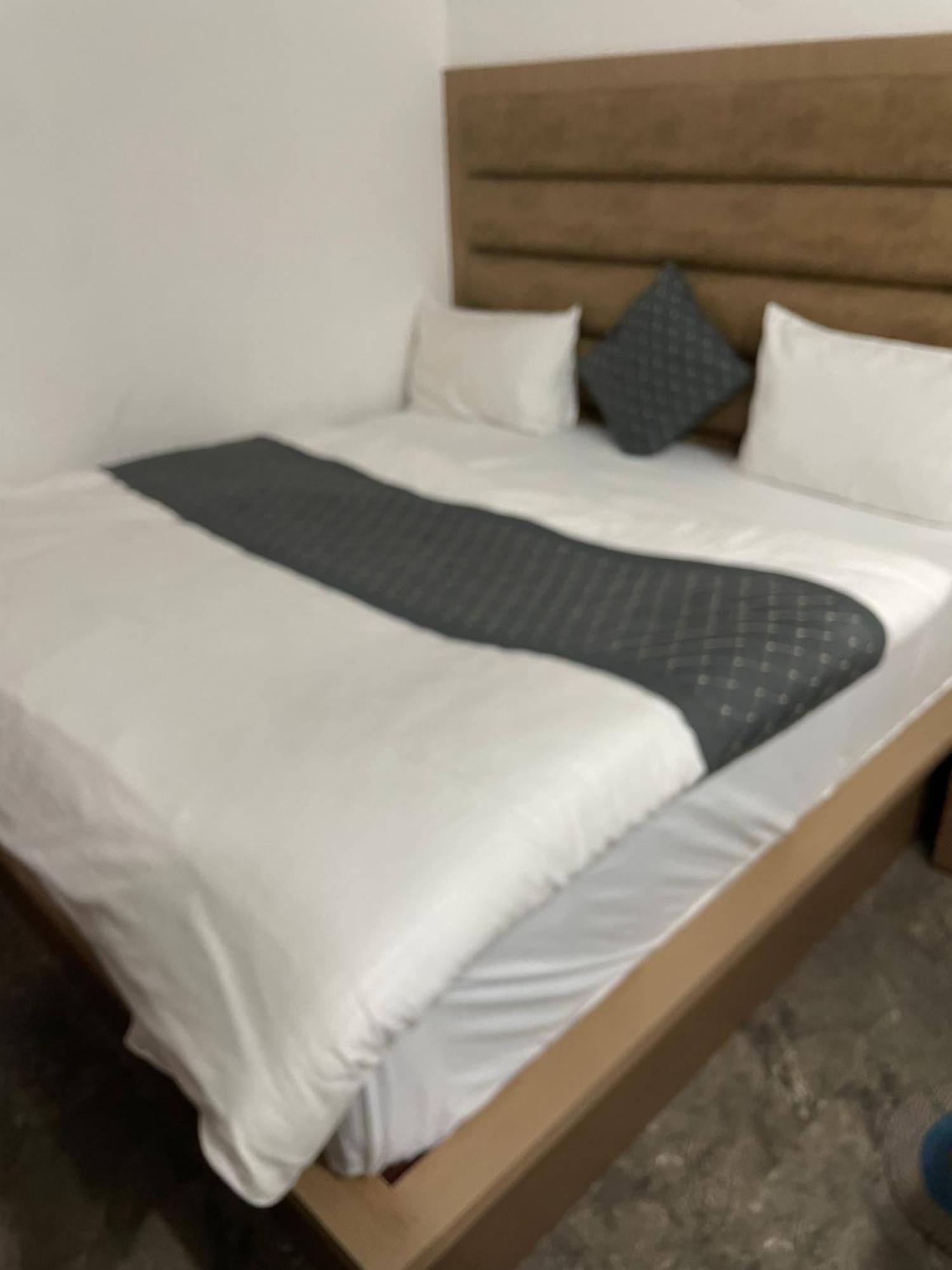 Hotel Golden Door Mathura Kültér fotó
