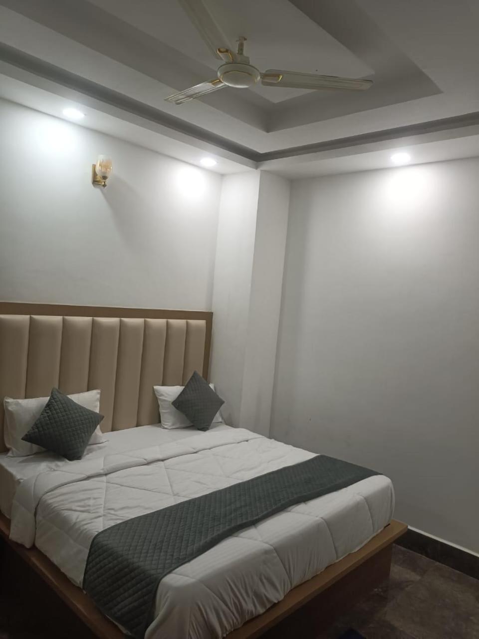Hotel Golden Door Mathura Kültér fotó