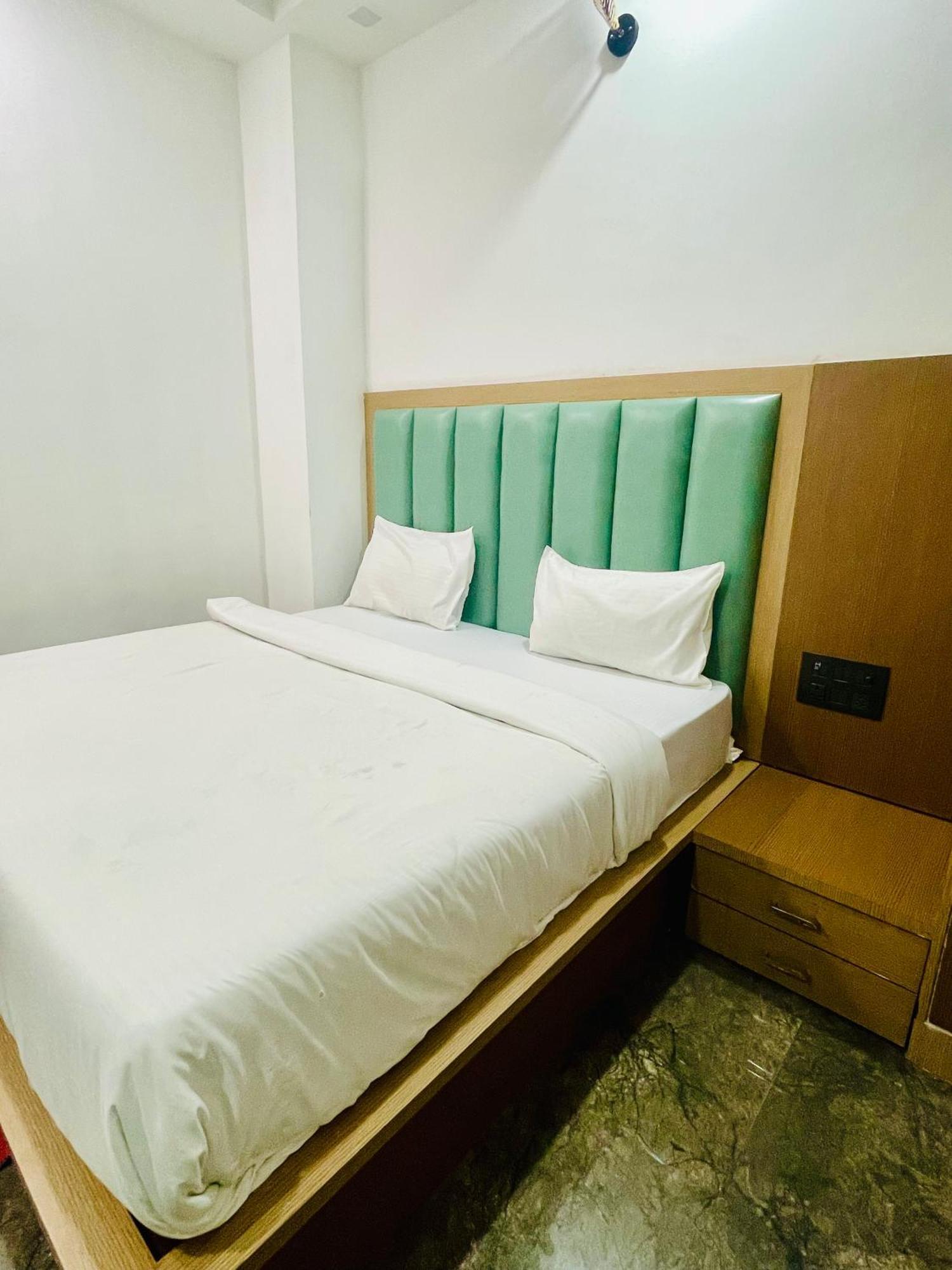 Hotel Golden Door Mathura Kültér fotó
