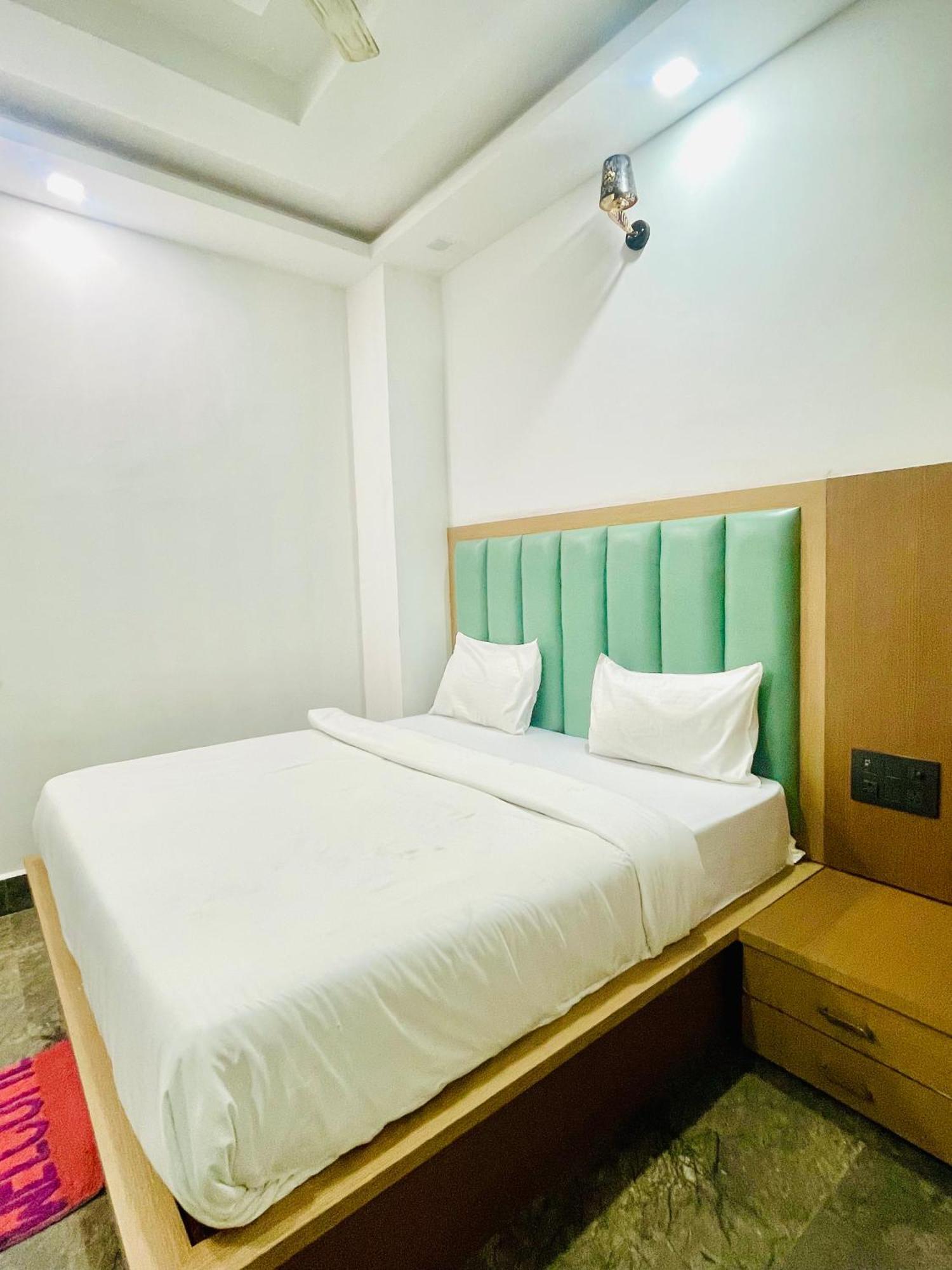 Hotel Golden Door Mathura Kültér fotó