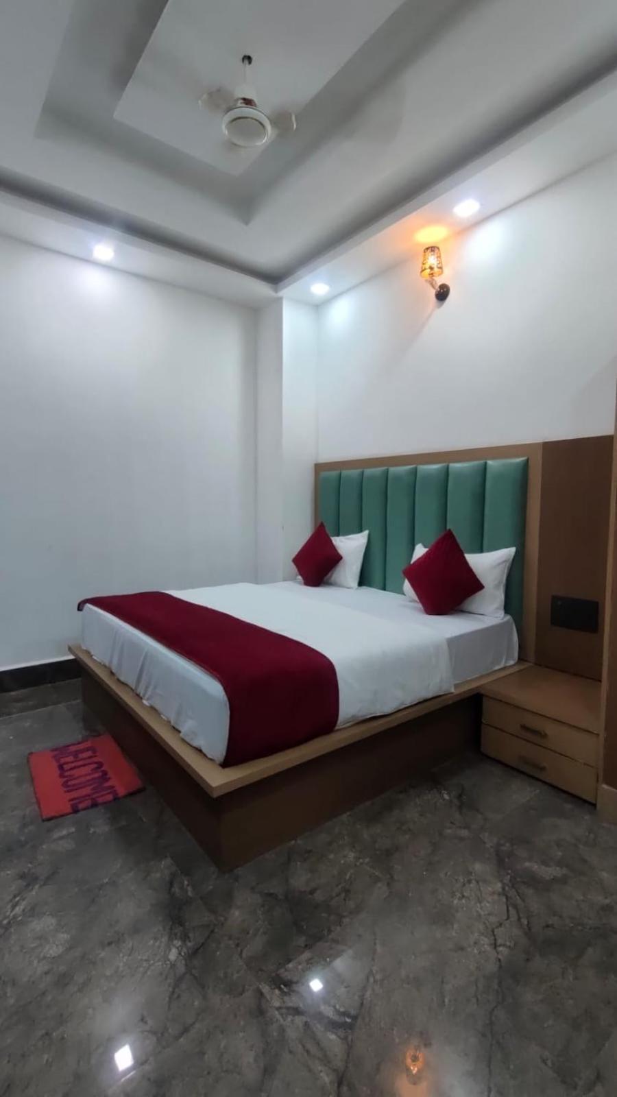 Hotel Golden Door Mathura Kültér fotó