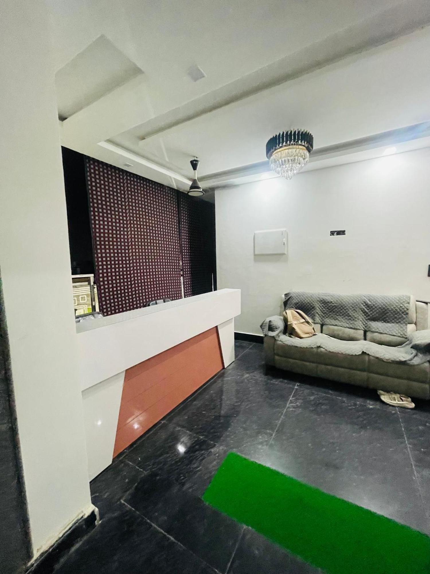 Hotel Golden Door Mathura Kültér fotó