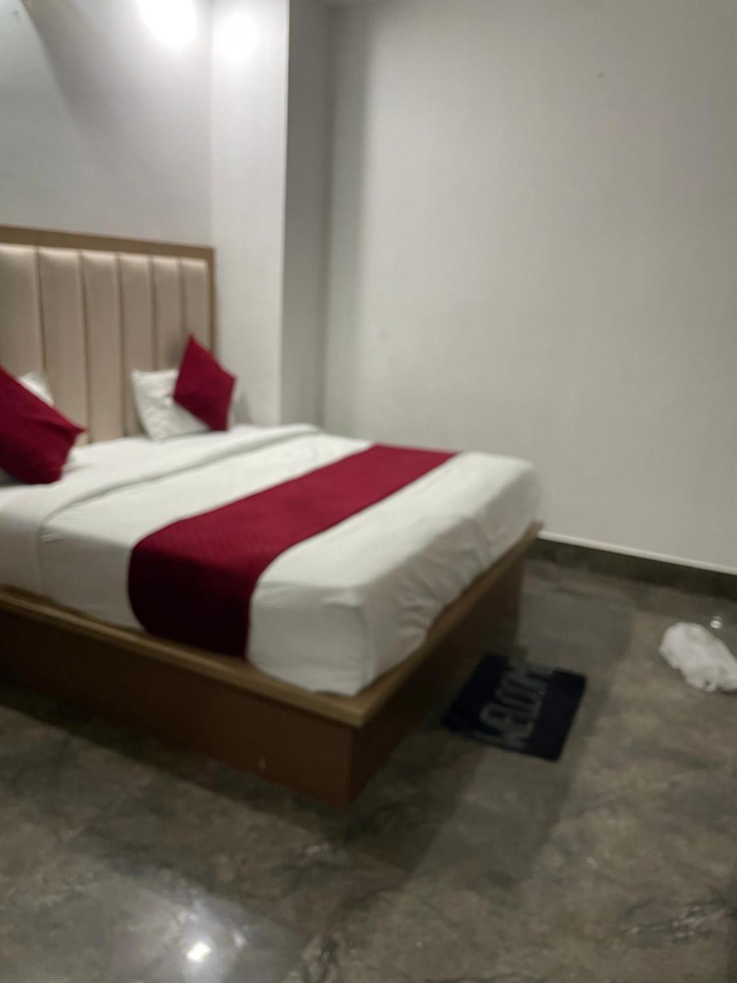 Hotel Golden Door Mathura Kültér fotó